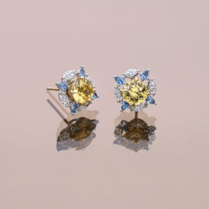 A pair of dazzling yellow zircons worn with blue and white jackets, from our ready-made collection.