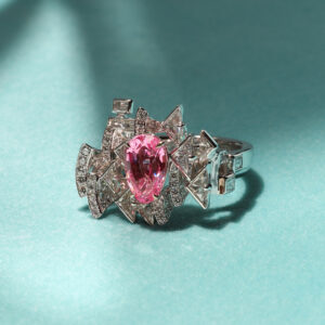 The electric saturation of a stunning pink spinel!