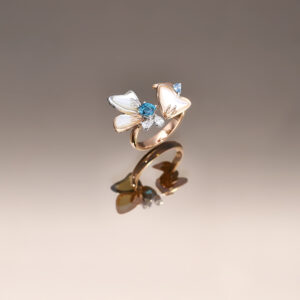 Mother-of-pearl blue zircon ring