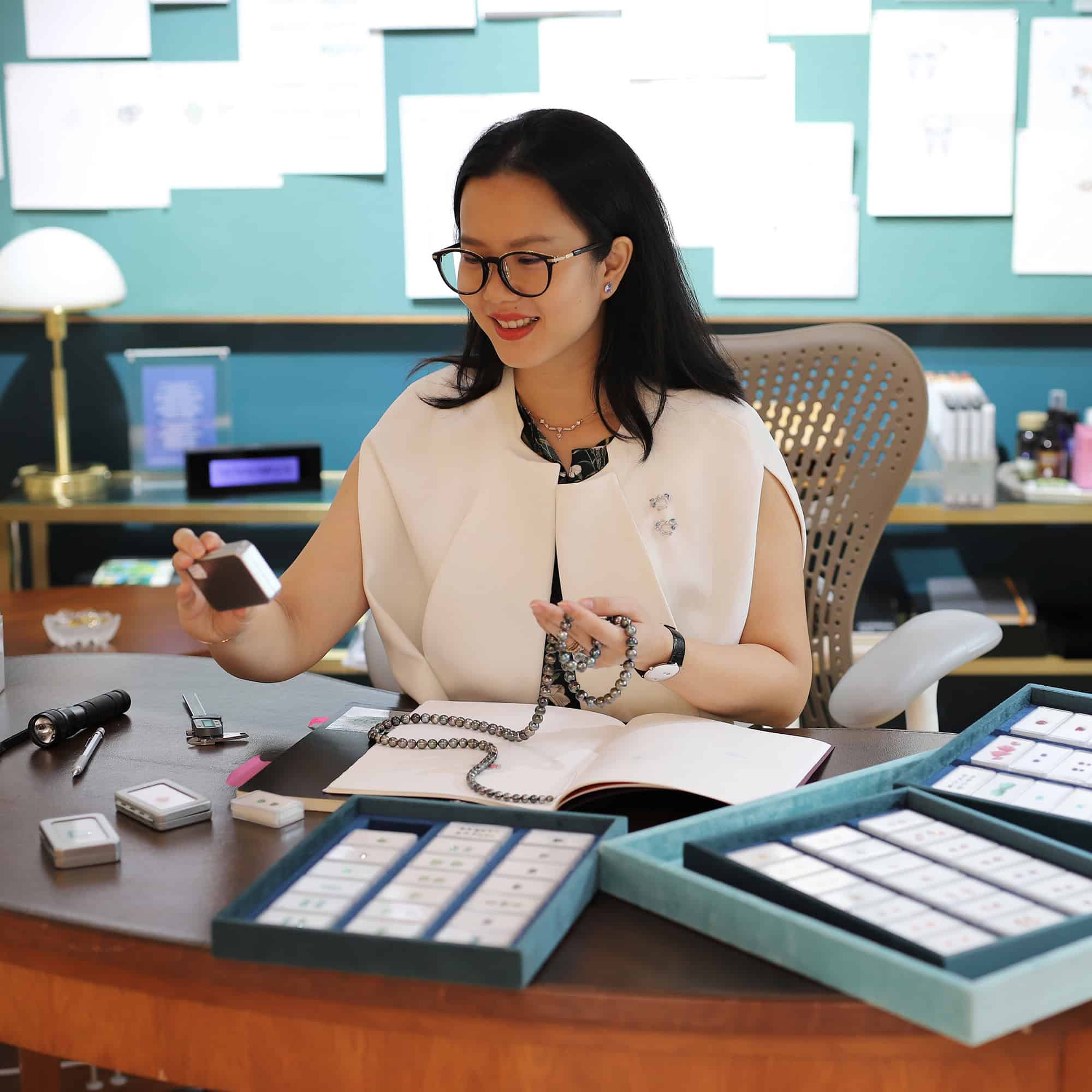 Emily Tan Designing a Customised Necklace